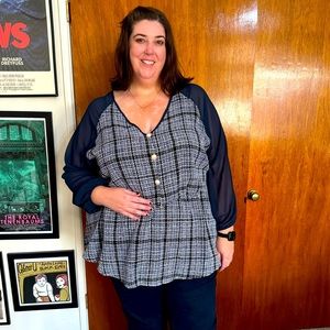 Bloomchic size 30W, 6, 6X tweed and chiffon navy top with pearl buttons. NWT